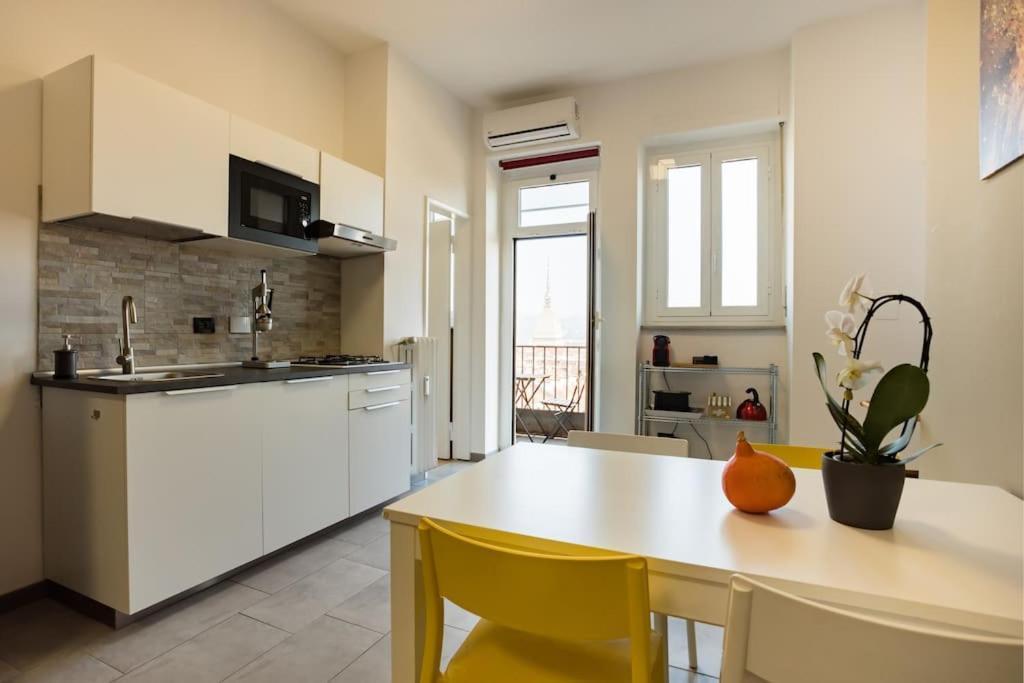 Domus Nova - Una Finestra Sui Tetti Turin Exterior foto